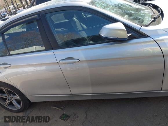 2015 BMW 3 Series 320i xDrive с VIN WBA3C3G57FNS74828, выставлен на аукционе IAAI как лот 41920253 с пробегом 72 521 миль миль и . История ставок и продаж доступна на DreamBid. Изображение 14.