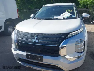2024 Mitsubishi Outlander SE with VIN JA4J3VA86RZ024500, listed as a IAAI auction lot 42086623 with 31,199 mi miles. Bid and sale history available at carsss.com. Image 12.