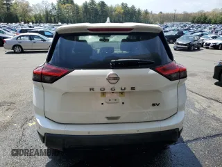 2024 Nissan Rogue SV z VIN JN8BT3BA7RW000177, wystawiony jako Copart lot #55657675 z przebiegiem 26 281 mil mil oraz Szkoda całkowita • Salvage title. Historia ofert i sprzedaży dostępna na DreamBid. Obrazek 6.