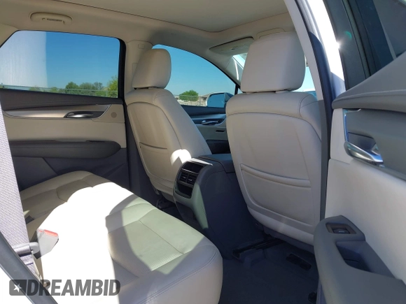 2017 Cadillac XT5 Luxury AWD z VIN 1GYKNDRS8HZ120863, wystawiony jako IAAI lot #42101279 z przebiegiem 100 535 mil mil oraz . Historia ofert i sprzedaży dostępna na DreamBid. Obrazek 8.