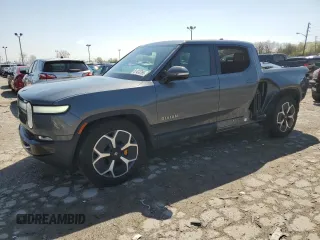 2022 Rivian R1T Adventure z VIN 7FCTGAAA1NN009140, wystawiony jako Copart lot #51413765 z przebiegiem 53 014 mil mil oraz Szkody całkowita. Historia ofert i sprzedaży dostępna na DreamBid. Obrazek 1.