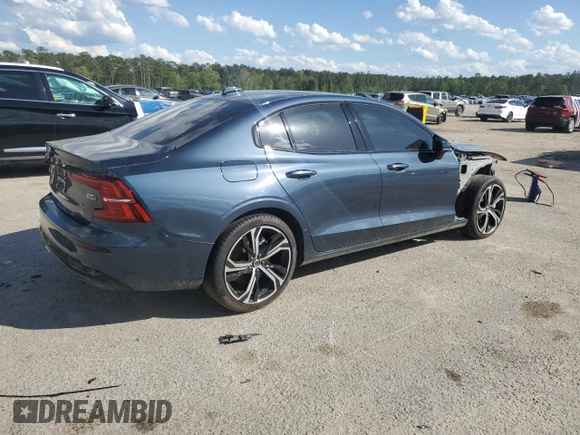 2024 Volvo S60 Plus Dark Theme z VIN 7JRL12TL7RG322751, wystawiony jako Copart lot #52812985 z przebiegiem 7 862 mil mil oraz Szkoda całkowita • Salvage title. Historia ofert i sprzedaży dostępna na DreamBid. Obrazek 3.