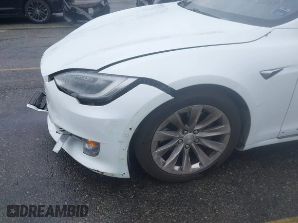 2018 Tesla Model S 75D with VIN 5YJSA1E24JF275038, listed as a IAAI auction lot 41916984 with 116,352 mi miles and . Bid and sale history available at DreamBid. Image 20.