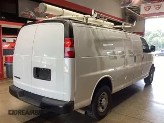 2017 Chevrolet Express Cargo z VIN 1GCWGBFF2H1177944, wystawiony jako IAAI lot #42596518 z przebiegiem 138 429 mil mil oraz . Historia ofert i sprzedaży dostępna na DreamBid. Obrazek 11.