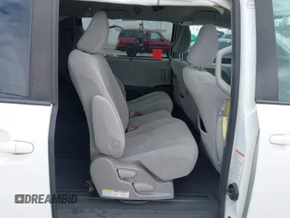 2020 Toyota Sienna LE Auto Access Seat с VIN 5TDKZ3DC0LS044909, выставлен на аукционе IAAI как лот 42289084 с пробегом 71 090 миль миль и . История ставок и продаж доступна на DreamBid. Изображение 8.