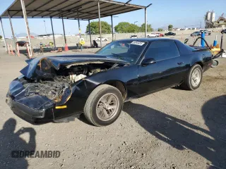 1989 Pontiac Firebird z VIN 1G2FS2186KL212458, wystawiony jako Copart lot #56995025 z przebiegiem 89 851 mil mil oraz Szkoda całkowita • Salvage title. Historia ofert i sprzedaży dostępna na DreamBid. Obrazek 1.