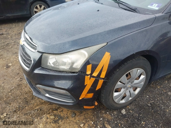 2015 Chevrolet Cruze LS with VIN 1G1PA5SH1F7231543, listed as a IAAI auction lot 42031679 with 197,503 mi miles. Bid and sale history available at carsss.com. Image 13.