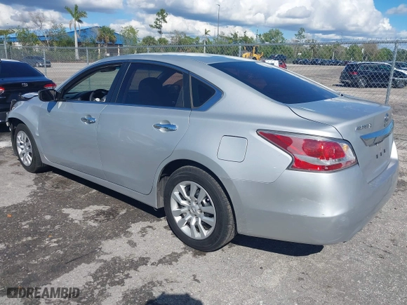 2015 Nissan Altima 2.5 with VIN 1N4AL3AP1FN392092, listed as a IAAI auction lot 41666884 with 88,888 mi miles. Bid and sale history available at carsss.com. Image 3.