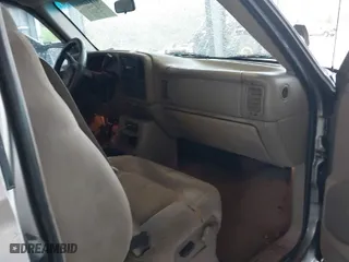 2001 Chevrolet Silverado 1500 LS with VIN 2GCEC19V811229792, listed as a IAAI auction lot 41844893 with 284,568 mi miles. Bid and sale history available at carsss.com. Image 5.