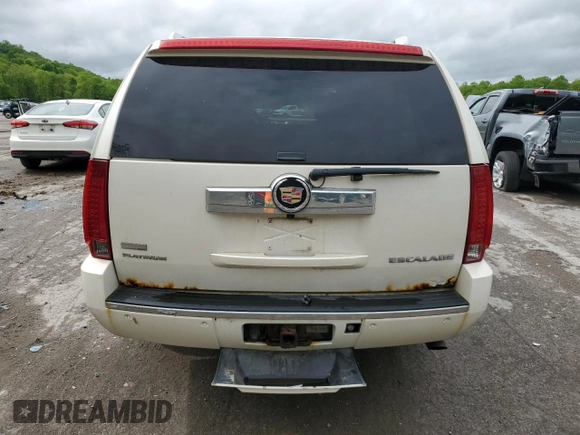 2011 Cadillac Escalade ESV Platinum Edition z VIN 1GYS4KEF5BR157831, wystawiony jako Copart lot #56680995 z przebiegiem 186 688 mil mil oraz Szkoda całkowita • Salvage title. Historia ofert i sprzedaży dostępna na DreamBid. Obrazek 6.