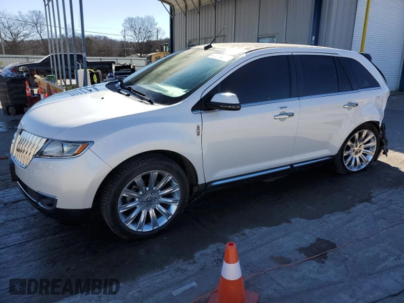 2013 Lincoln MKX with VIN 2LMDJ6JK8DBL60400, listed as a Copart auction lot 47014405 with 178,056 mi miles and Salvage Title. Bid and sale history available at carsss.com. Image 1.