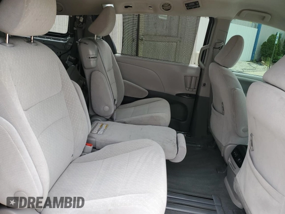 2020 Toyota Sienna LE Auto Access Seat с VIN 5TDKZ3DC1LS040092, выставлен на аукционе Copart как лот 61217895 с пробегом 88 849 миль миль и Списание • Salvage title. История ставок и продаж доступна на DreamBid. Изображение 11.