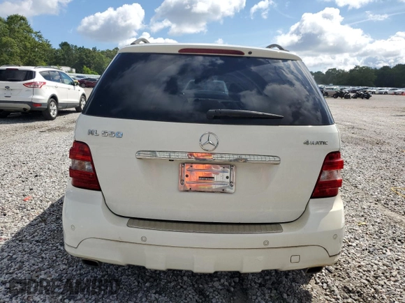 2008 Mercedes-Benz M 550 z VIN 4JGBB72E98A412553, wystawiony jako Copart lot #61350025 z przebiegiem 154 355 mil mil oraz Czysty tytuł • Clean title. Historia ofert i sprzedaży dostępna na DreamBid. Obrazek 6.
