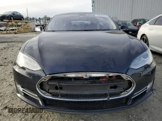 2014 Tesla Model S 60 with VIN 5YJSA1S14EFP35316, listed as a Copart auction lot 45397015 with 78,858 mi miles and Salvage title. Bid and sale history available at DreamBid. Image 5.