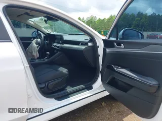 2023 Kia K5 LXS z VIN 5XXG14J2XPG210651, wystawiony jako IAAI lot #42243437 z przebiegiem 37 367 mil mil oraz . Historia ofert i sprzedaży dostępna na DreamBid. Obrazek 5.