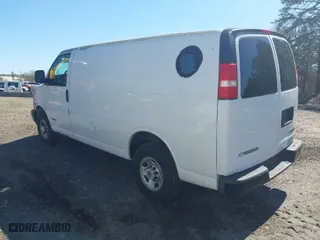 2005 Chevrolet Express Cargo Van with VIN 1GCGG25V751199155, listed as a IAAI auction lot 41809049 with 73,431 mi miles. Bid and sale history available at carsss.com. Image 3.