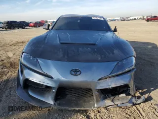 2022 Toyota Supra 3.0 z VIN WZ1DB0C0XNW046741, wystawiony jako Copart lot #43457735 z przebiegiem Nie podano mil oraz Szkody całkowita. Historia ofert i sprzedaży dostępna na DreamBid. Obrazek 5.