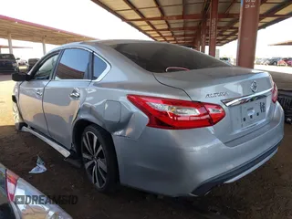 2016 Nissan Altima S z VIN 1N4AL3AP2GN329374, wystawiony jako IAAI lot #42291578 z przebiegiem 112 933 mil mil oraz . Historia ofert i sprzedaży dostępna na DreamBid. Obrazek 3.