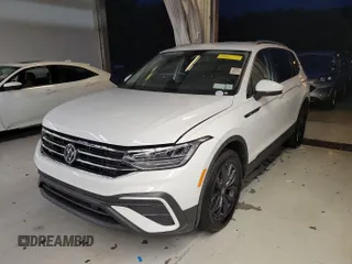 2024 Volkswagen Tiguan SE с VIN 3VV3B7AX8RM082650, выставлен на аукционе IAAI как лот 42853001 с пробегом 19 677 миль миль и . История ставок и продаж доступна на DreamBid. Изображение 25.