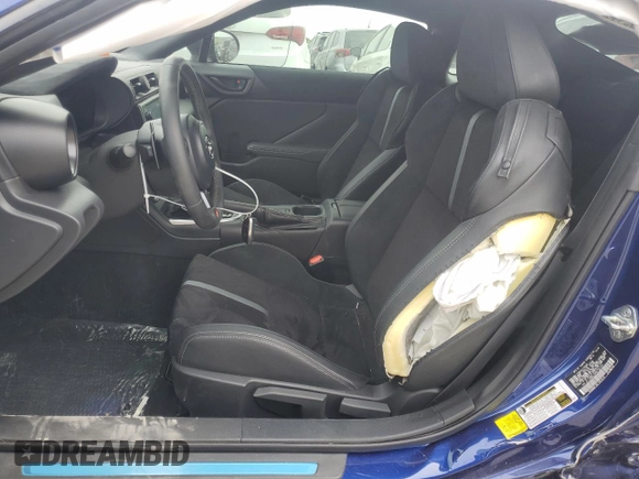 2024 Toyota 86 Premium z VIN JF1ZNBE16R8756183, wystawiony jako Copart lot #52332415 z przebiegiem 6 310 mil mil oraz Szkoda całkowita • Salvage title. Historia ofert i sprzedaży dostępna na DreamBid. Obrazek 7.