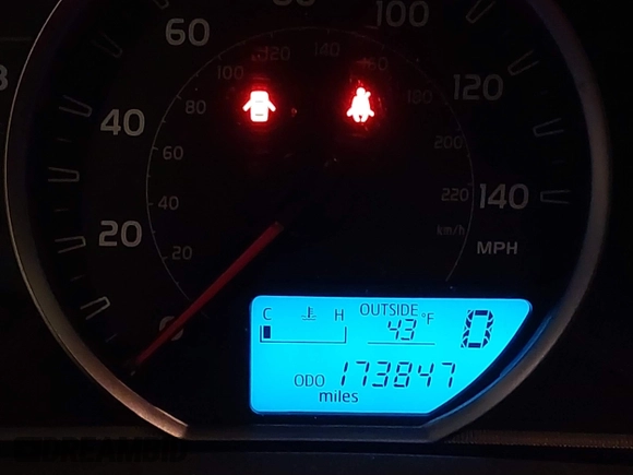 2015 Toyota RAV4 LE with VIN 2T3BFREV5FW349577, listed as a IAAI auction lot 41823101 with 173,847 mi miles. Bid and sale history available at carsss.com. Image 15.