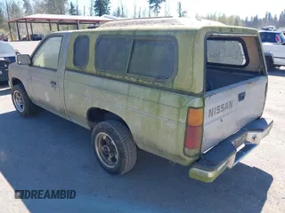 1987 Nissan Hardbody z VIN 1N6ND11S0HC379556, wystawiony jako IAAI lot #42064747 z przebiegiem 294 366 mil mil oraz . Historia ofert i sprzedaży dostępna na DreamBid. Obrazek 3.