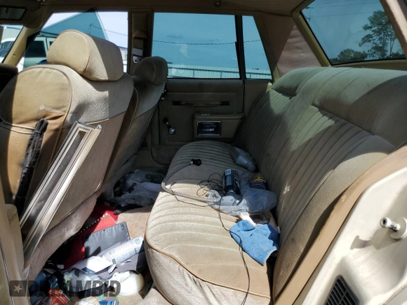 1985 Oldsmobile Delta Royale z VIN 1G3BN69Y8FY384593, wystawiony jako Copart lot #62885694 z przebiegiem Nie podano mil oraz Szkody całkowita. Historia ofert i sprzedaży dostępna na DreamBid. Obrazek 10.