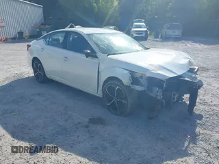 2024 Nissan Altima SR z VIN 1N4BL4CV9RN385367, wystawiony jako IAAI lot #42394598 z przebiegiem 37 723 mil mil oraz . Historia ofert i sprzedaży dostępna na DreamBid. Obrazek 1.