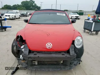 2015 Volkswagen Beetle R-Line z VIN 3VW7T7AT5FM815840, wystawiony jako Copart lot #57490285 z przebiegiem 40 153 mil mil oraz Szkoda całkowita • Salvage title. Historia ofert i sprzedaży dostępna na DreamBid. Obrazek 5.