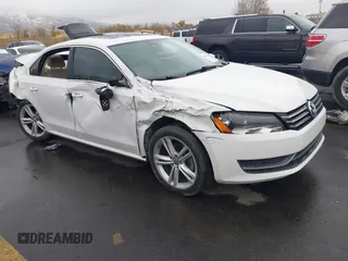 2014 Volkswagen Passat SE с VIN 1VWBP7A36EC018821, выставлен на аукционе IAAI как лот 40957086 с пробегом 90 153 миль миль и . История ставок и продаж доступна на DreamBid. Изображение 1.