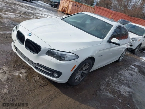2015 BMW 5 Series 528i xDrive with VIN WBA5A7C52FD623251, listed as a IAAI auction lot 41441702 with 117,634 mi miles. Bid and sale history available at carsss.com. Image 2.