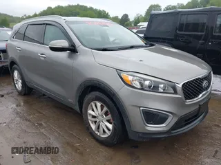 2017 Kia Sorento LX z VIN 5XYPGDA31HG270824, wystawiony jako IAAI lot #42344131 z przebiegiem 195 128 mil mil oraz . Historia ofert i sprzedaży dostępna na DreamBid. Obrazek 1.