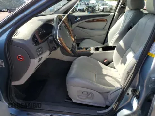 2003 Jaguar S-Type z VIN SAJEA01U53HM73131, wystawiony jako Copart lot #73430914 z przebiegiem 72 730 mil mil oraz Szkody całkowita. Historia ofert i sprzedaży dostępna na DreamBid. Obrazek 7.