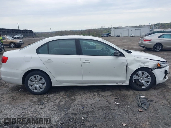 2011 Volkswagen Jetta SE z VIN 3VWDZ7AJ5BM340832, wystawiony jako IAAI lot #42043070 z przebiegiem 113 790 mil mil oraz . Historia ofert i sprzedaży dostępna na DreamBid. Obrazek 13.