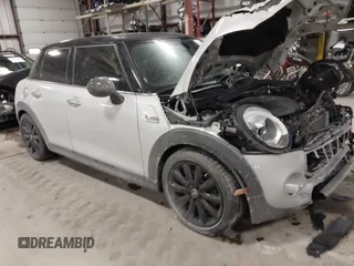 2015 MINI Hardtop 4 Door S z VIN WMWXU3C56F2B66449, wystawiony jako IAAI lot #41296784 z przebiegiem 53 589 mil mil oraz . Historia ofert i sprzedaży dostępna na DreamBid. Obrazek 1.