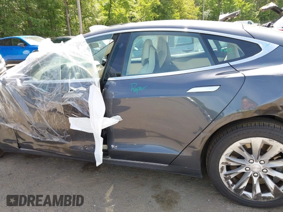 2018 Tesla Model S 75D with VIN 5YJSA1E24JF292518, listed as a IAAI auction lot 42247256 with 40,160 mi miles and . Bid and sale history available at DreamBid. Image 14.