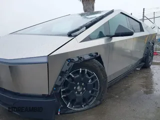 2025 Tesla Cybertruck с VIN 7G2CEHED8SA059806, выставлен на аукционе IAAI как лот 41706116 с пробегом 212 миль миль и . История ставок и продаж доступна на DreamBid. Изображение 6.