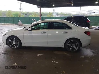 2020 Mercedes-Benz A 220 z VIN W1K3G4EB8LJ207430, wystawiony jako IAAI lot #42177595 z przebiegiem 56 148 mil mil oraz . Historia ofert i sprzedaży dostępna na DreamBid. Obrazek 14.