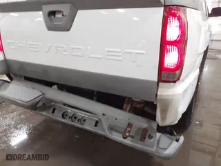 2002 Chevrolet Avalanche with VIN 3GNEC13T92G131605, listed as a IAAI auction lot 41481400 with 1 mi miles. Bid and sale history available at carsss.com. Image 6.