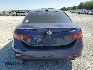 2018 Alfa Romeo Giulia z VIN ZARFAEBN4J7575360, wystawiony jako Copart lot #53157085 z przebiegiem 70 032 mil mil oraz Szkoda całkowita • Salvage title. Historia ofert i sprzedaży dostępna na DreamBid. Obrazek 6.