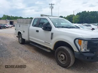 2017 Ford F-250 с VIN 1FD7X2BT3HED33204, выставлен на аукционе IAAI как лот 42763137 с пробегом 125 270 миль миль и . История ставок и продаж доступна на DreamBid. Изображение 1.