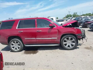 2015 Cadillac Escalade Luxury z VIN 1GYS3BKJ3FR275149, wystawiony jako IAAI lot #42052367 z przebiegiem 111 133 mil mil oraz . Historia ofert i sprzedaży dostępna na DreamBid. Obrazek 13.
