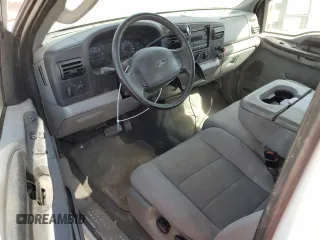 2005 Ford F-250 XL with VIN 1FTSX21Y15EC59370, listed as a Copart auction lot 52620765 with 124,584 mi miles and Salvage Title. Bid and sale history available at DreamBid. Image 8.