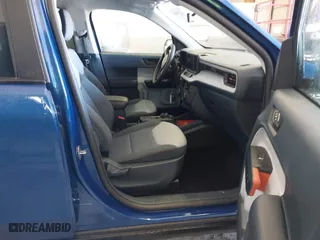 2024 Ford Maverick XLT with VIN 3FTTW8H32RRA67690, listed as a IAAI auction lot 41924897 with 10,981 mi miles. Bid and sale history available at carsss.com. Image 5.