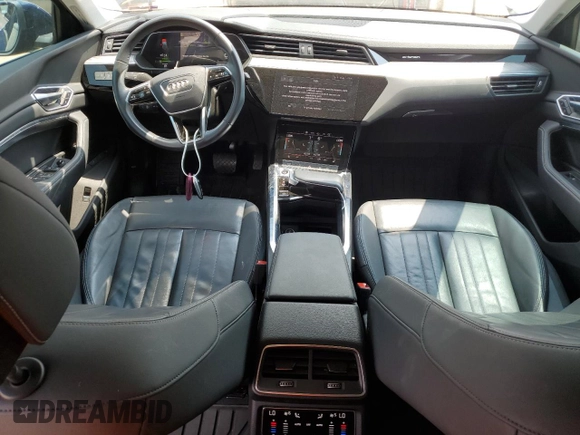 2022 Audi e-tron Sportback S line Premium z VIN WA11AAGE6NB023281, wystawiony jako Copart lot #51714255 z przebiegiem 44 719 mil mil oraz Czysty tytuł • Clean title. Historia ofert i sprzedaży dostępna na DreamBid. Obrazek 8.