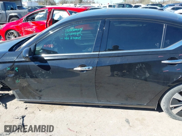 2019 Nissan Altima 2.5 SV with VIN 1N4BL4DVXKN306325, listed as a IAAI auction lot 41731601 with 66,883 mi miles. Bid and sale history available at carsss.com. Image 14.