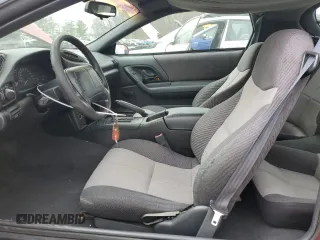1995 Chevrolet Camaro z VIN 2G1FP22S1S2181409, wystawiony jako Copart lot #49273555 z przebiegiem 112 589 mil mil oraz Czysty tytuł • Clean title. Historia ofert i sprzedaży dostępna na DreamBid. Obrazek 7.