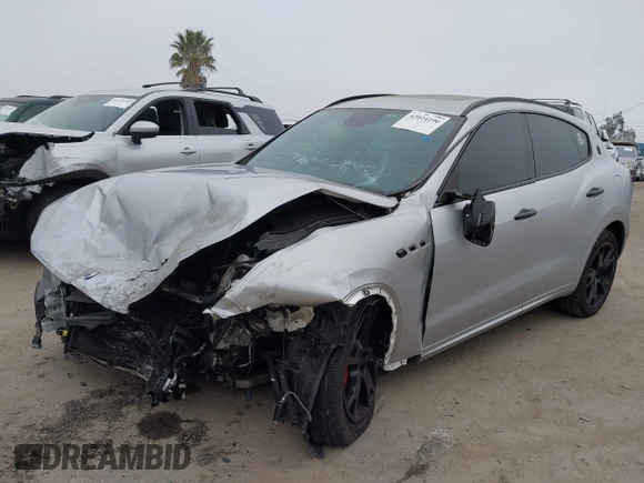 2017 Maserati Levante with VIN ZN661XUSXHX216080, listed as a IAAI auction lot 42024196 with 98,842 mi miles. Bid and sale history available at carsss.com. Image 18.