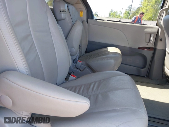 2014 Toyota Sienna XLE z VIN 5TDYK3DC7ES431782, wystawiony jako IAAI lot #41975182 z przebiegiem 191 870 mil mil oraz . Historia ofert i sprzedaży dostępna na DreamBid. Obrazek 8.