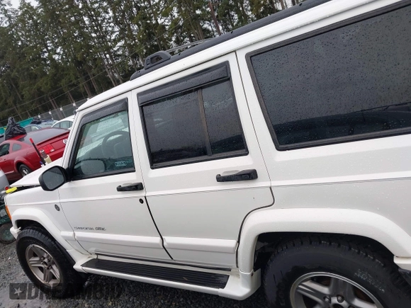 2000 Jeep Cherokee Classic with VIN 1J4FF58S4YL136213, listed as a IAAI auction lot 41227447 with 327,570 mi miles. Bid and sale history available at carsss.com. Image 14.
